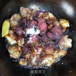 紅（hóng）燒豬蹄的做法步（bù）驟：10