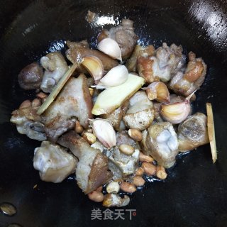 紅燒豬蹄（tí）的做法步驟：7